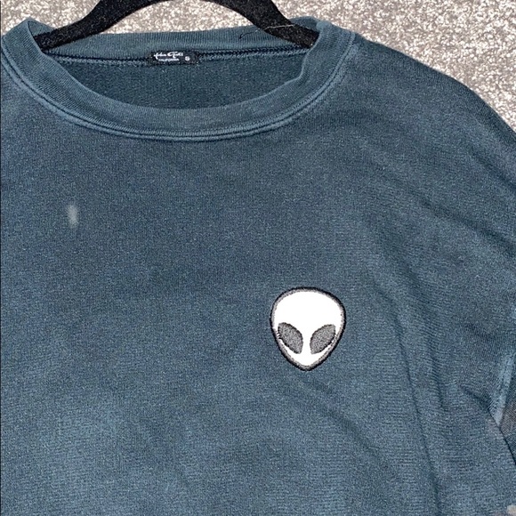 BRANDY MELVILLE CROPPED SWEATSHIRT - Picture 2 of 3